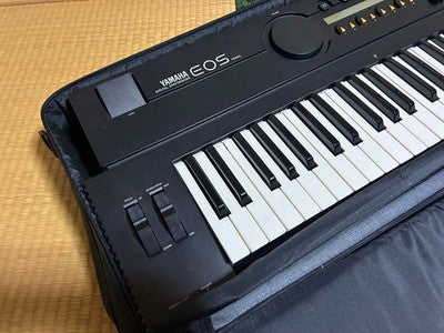 YAMAHA EOS YS200 SYNTHESIZER KEYBOARD WITH CASE 90S DIGITAL SYNTH WORKING