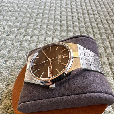 SEIKO KING QUARTZ 5856-8090 TEXTURED BROWN DIAL DAY DATE MENS WATCH VINTAGE