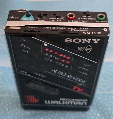 SONY WALKMAN WM-F202 CASSETTE PLAYER RADIO - FM AM - BATTERY COMPARTMENT ISSUE