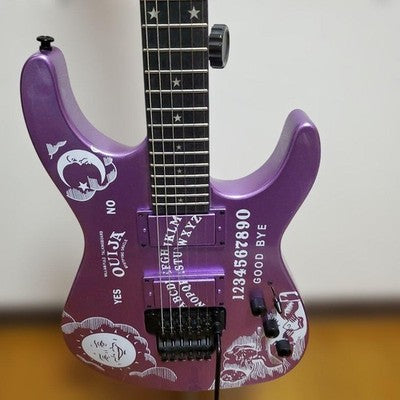KIRK HAMMETT SPARKLE OUIJA STYLE ELECTRIC GUITAR EXCELLENT CONDITION HOME