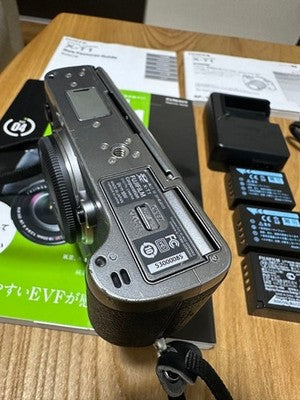 FUJIFILM X-T1 GRAPHITE SILVER, WITH FAN BOOK DIGITAL CAMERA
