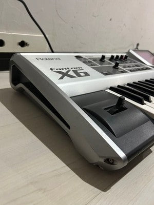 ROLAND FANTOM X6 SYNTHESIZER KEYBOARD 61 KEYS WORKING CLEAN CONDITION