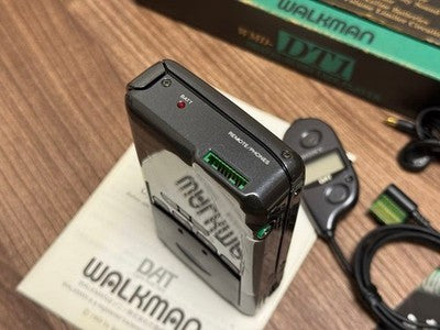 SONY WALKMAN WMD-DT1 DAT DIGITAL TAPE PLAYER BOXED JAPAN RARE