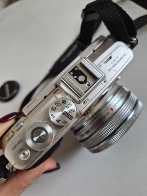 OLYMPUS PEN E-PL7 DIGITAL CAMERA SILVER BLACK WITH ACCESSORIES EXCELLENT+++++