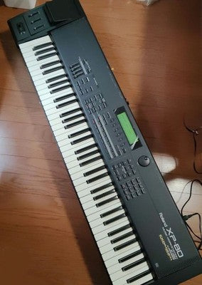 ROLAND XP-80 SYNTHESIZER TESTED WORKING FDD OK SR-JV80-02 INSTALLED AS IS