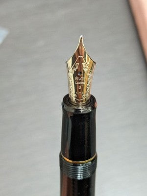 PILOT FOUNTAIN PEN NIB SIZE M 14K BLACK GOLD RESIN USED AUTHENTIC PRODUCT