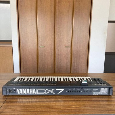 YAMAHA DX7II-D FM SYNTHESIZER KEYBOARD VINTAGE W CASE MANUALS PEDAL FROM JAPAN