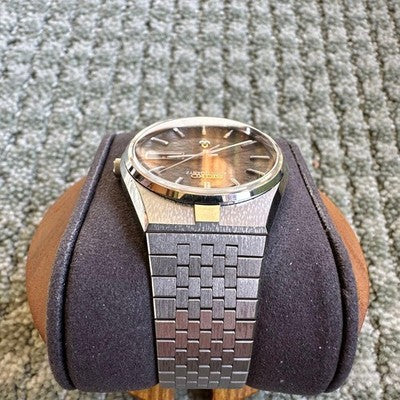 SEIKO KING QUARTZ 5856-8090 TEXTURED BROWN DIAL DAY DATE MENS WATCH VINTAGE