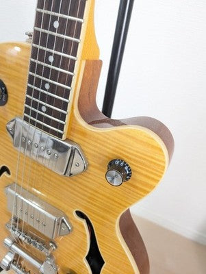 EPIPHONE WILDKAT ELECTRIC GUITAR WITH BIGSBY TREMOLO CLEAN CONDITION SOFT CASE