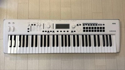 KORG KROSS2-61-SC SYNTHESIZER WITH CASE AND ACCESSORIES EXCELLENT CONDITION NEW