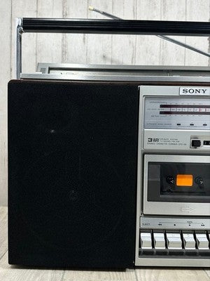 SONY CFS-V8 VINTAGE BOOMBOX RADIO CASSETTE PLAYER 1979 RETRO JAPAN
