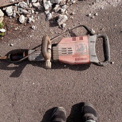 HILTI TE 905-AVR ELECTRIC DEMOLITION HAMMER JACKHAMMER WORKING NO CASE 100V