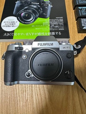 FUJIFILM X-T1 GRAPHITE SILVER, WITH FAN BOOK DIGITAL CAMERA