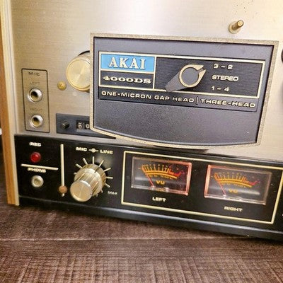 AKAI 4000DS REEL-TO-REEL TAPE RECORDER 3-HEAD SYSTEM AC100-240V 50/60HZ 35W