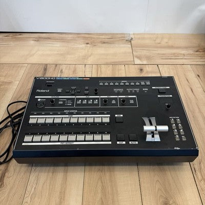 ROLAND V-800HD MULTI-FORMAT VIDEO SWITCHER 1080/60P 8IN/6OUT AC100V 50/60HZ 75W