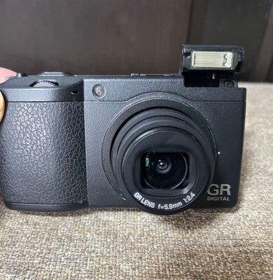 RICOH GR DIGITAL II GRD2 10.1MP COMPACT CAMERA W BATTERY CHARGER TESTED