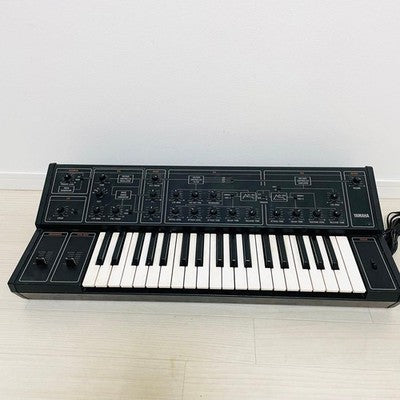 YAMAHA CS-10 ANALOG SYNTHESIZER KEYBOARD WITH HARD CASE FOR PARTS OR NOT WORKING