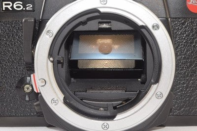 LEICA R6.2 BODY BLACK FILM SLR CAMERA MECHANICAL SHUTTER FOR PARTS NOT WORKING