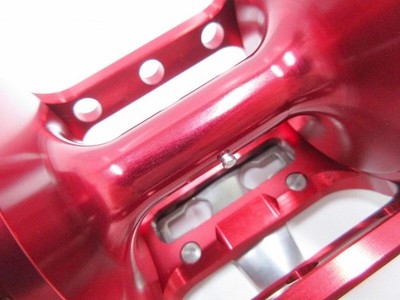 DAIWA TOURNAMENT ISHIDAI Z50 BAITCASTING REEL LURE FROM JAPAN RED SILVER MINT