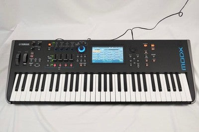 YAMAHA MODX6 61 KEY SYNTHESIZER W ORIGINAL CASE AC ADAPTER EXCELLENT JP