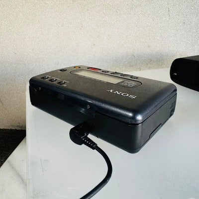 SONY TCD-D8 DAT WALKMAN DIGITAL AUDIO TAPE RECORDER PLAYER BLACK TESTED BOX CASE