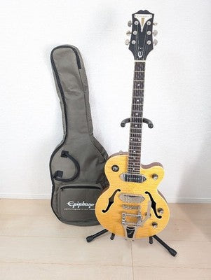 EPIPHONE WILDKAT ELECTRIC GUITAR WITH BIGSBY TREMOLO CLEAN CONDITION SOFT CASE