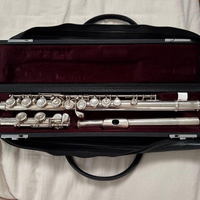 YAMAHA YFL-514 SILVER FLUTE W/HARDCASE YFL514 MADE IN JAPAN.