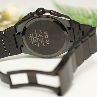 SEIKO ASTRON SBXY041 NEXTER SOLAR RADIO CONTROLLED TITANIUM WORLD TIME WATCH8B63
