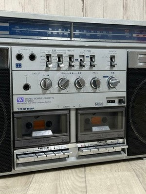 TOSHIBA RT-S87 FM AM STEREO CASSETTE RECORDER BOMBEAT SILVER AC100V 50/60HZ 20W