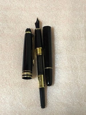 MONTBLANC MEISTERSTUCK BLACK GOLD FOUNTAIN PEN NIB 14K RESIN MADE IN GERMANY