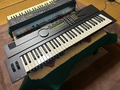 YAMAHA EOS YS200 SYNTHESIZER KEYBOARD WITH CASE 90S DIGITAL SYNTH WORKING