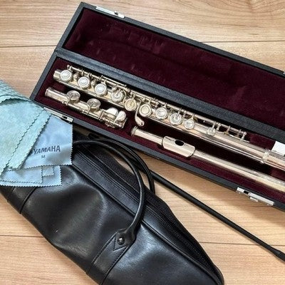 YAMAHA YFL-514 SILVER FLUTE W/HARDCASE YFL514 MADE IN JAPAN.