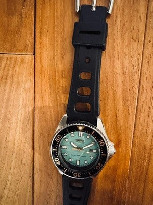 SEIKO 2625-0010 VINTAGE DIVER WATCH MINT GREEN 1984 QUARTZ ORIGINAL BAND RARE