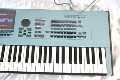 YAMAHA MOTIF XS7 76-KEY MUSIC PRODUCTION SYNTHESIZER W/ HARD CASE FROM JAPAN