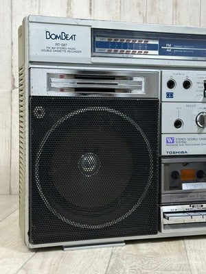 TOSHIBA RT-S87 FM AM STEREO CASSETTE RECORDER BOMBEAT SILVER AC100V 50/60HZ 20W