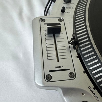 VESTAX QFO DJ TURNTABLE W/ SHURE M44-7 CARTRIDGE - TESTED, HAS CRACK
