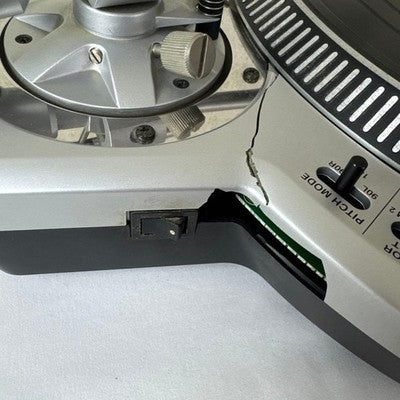 VESTAX QFO DJ TURNTABLE W/ SHURE M44-7 CARTRIDGE - TESTED, HAS CRACK