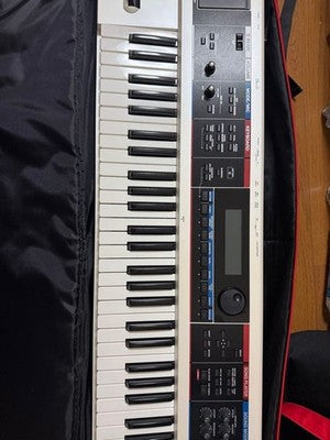 ROLAND JUNO-DI-WH 61 KEY SYNTHESIZER KEYBOARD WHITE W/ PEDAL ADAPTER CASE