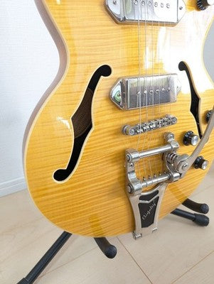 EPIPHONE WILDKAT ELECTRIC GUITAR WITH BIGSBY TREMOLO CLEAN CONDITION SOFT CASE