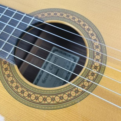 YAMAHA GC-30 GRAND CONCERT CLASSICAL GUITAR - W/ HARD CASE EXCELLENT++++