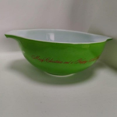 PYREX CHRISTMAS HOLLY CINDERELLA BOWL GREEN MERRY CHRISTMAS HAPPY NEW YEAR