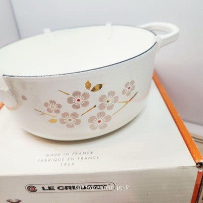 LE CREUSET COCOTTE ROND 20CM SAKURA WHITE POT WITH PINK CAPPUCCINO MUG SET