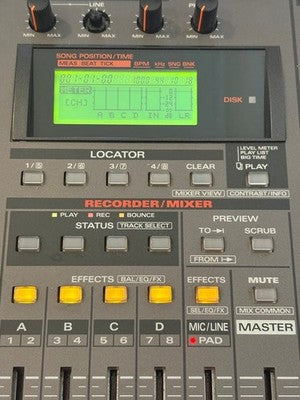 ROLAND SP-808 GROOVE SAMPLER WITH ZIP DISK & POWER CABLE - ONE KNOB MISSING