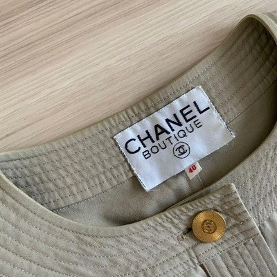 CHANEL VINTAGE BEIGE COTTON SKIRT SUIT SET GOLD BUTTONS SIZE 40 AUTHENTIC