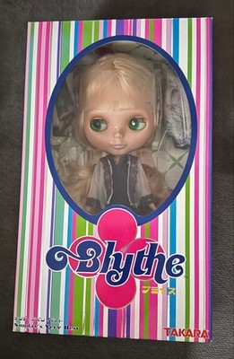 TAKARA TOMY NEO BLYTHE SUNDAYS VERY BEST DOLL FASHION COLLECTIBLE FIGURE