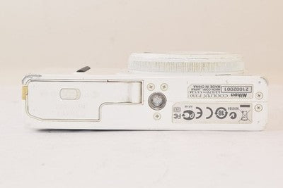 NIKON COOLPIX P330 WHITE COMPACT DIGITAL CAMERA FOR PARTS NOT WORKING