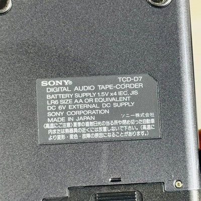 SONY TCD-D8 DAT WALKMAN DIGITAL AUDIO TAPE RECORDER PLAYER BLACK TESTED BOX CASE