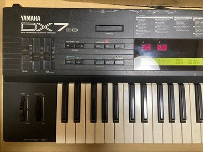 YAMAHA DX7II-D DX7 II DIGITAL FM SYNTH KEYBOARD 61-KEY FOR PARTS OR NOT WORKING