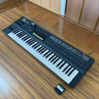 YAMAHA DX7II-D FM SYNTHESIZER KEYBOARD VINTAGE W CASE MANUALS PEDAL FROM JAPAN
