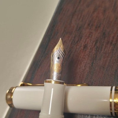 PELIKAN SOUVERAN M600 FOUNTAIN PEN WHITE VIOLET STRIPPED 14K FINE NIB W/BOX